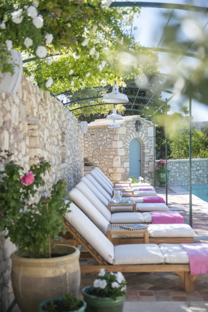 Création du jardin magique et rénovation de la maison des invités à Eygalières. Réalisation : BOSC Gardens et BOSC Architectes