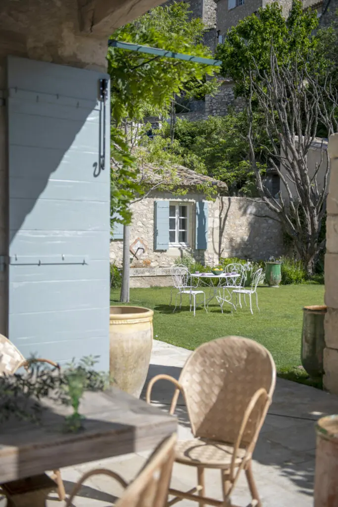 Création du jardin magique et rénovation de la maison des invités à Eygalières. Réalisation : BOSC Gardens et BOSC Architectes