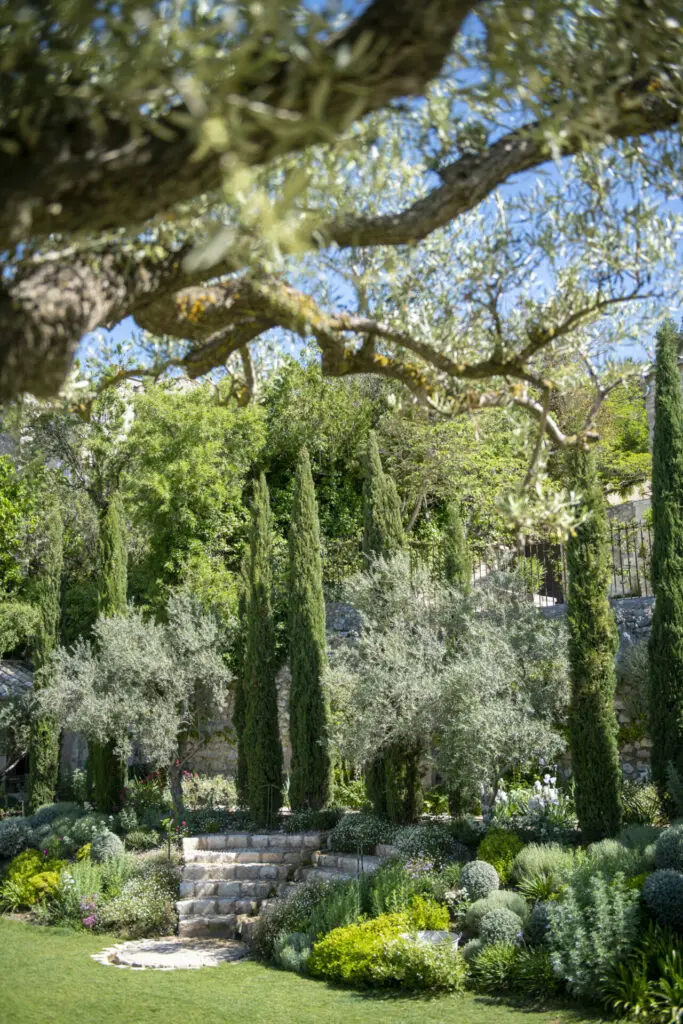 Création du jardin magique et rénovation de la maison des invités à Eygalières. Réalisation : BOSC Gardens et BOSC Architectes