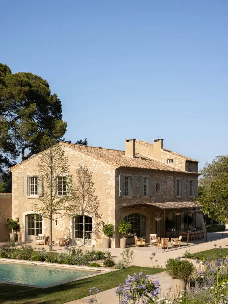 Mas Paraiso: la rénovation de mas dans Les Alpilles par BOSC Architectes