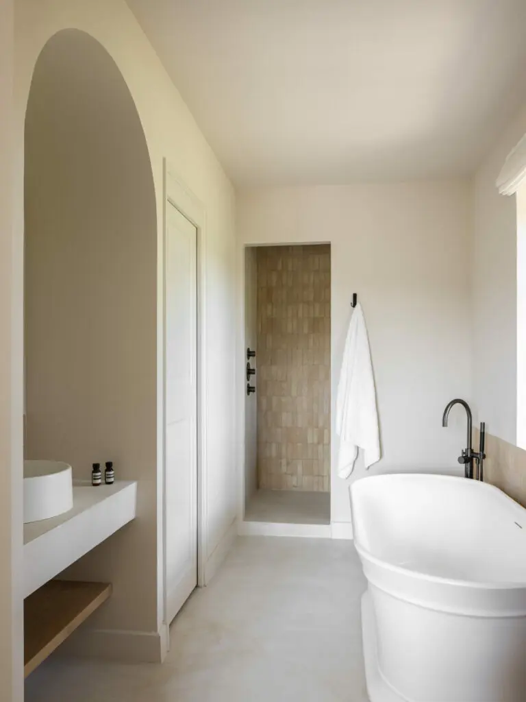 Mas Paraiso: la rénovation de mas dans Les Alpilles par BOSC Architectes