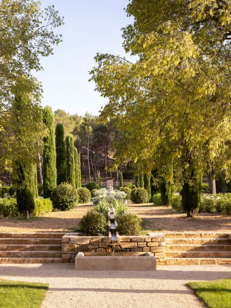 Mas Paraiso: la rénovation de mas dans Les Alpilles par BOSC Architectes