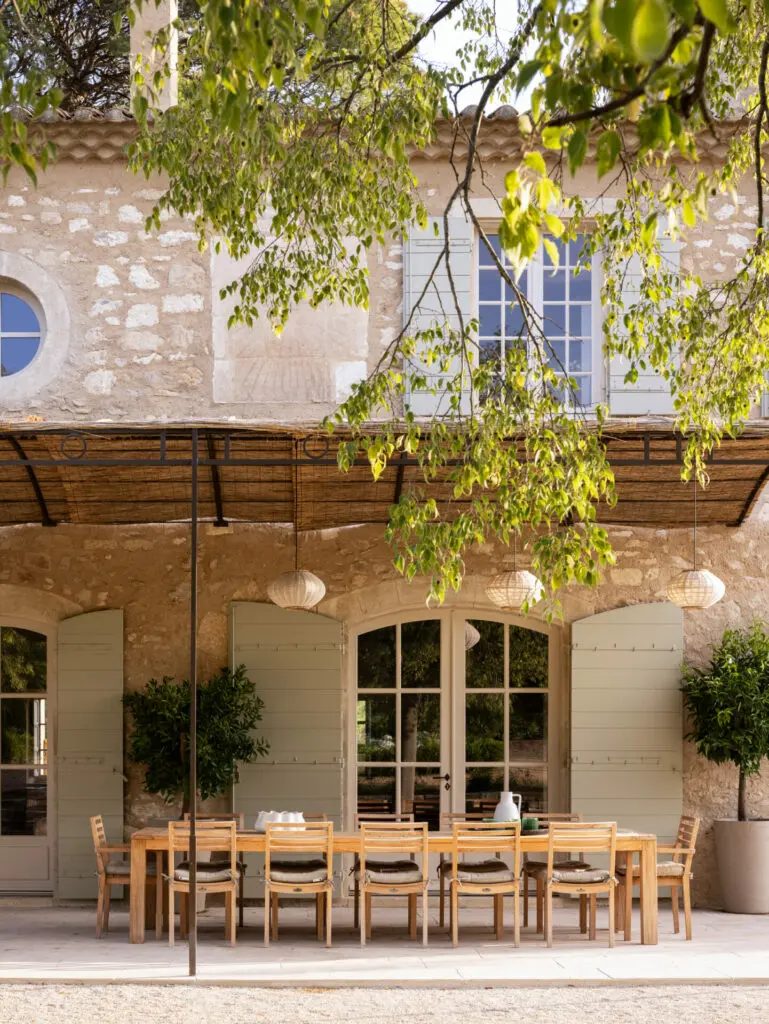 Mas Paraiso: la rénovation de mas dans Les Alpilles par BOSC Architectes