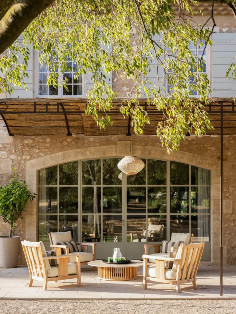 Mas Paraiso: la rénovation de mas dans Les Alpilles par BOSC Architectes
