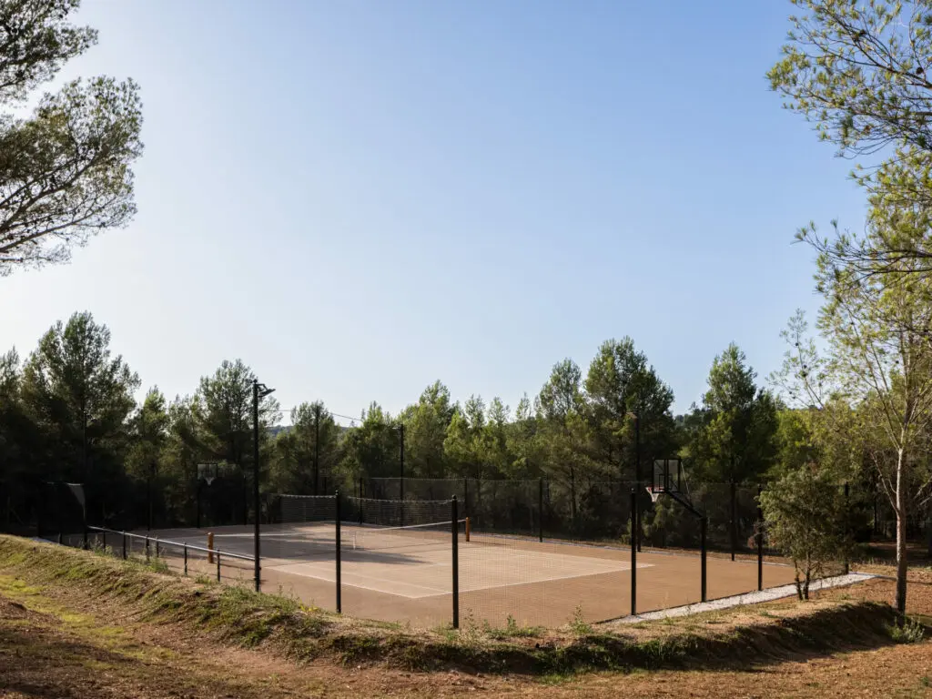 Mas Paraiso: la rénovation de mas dans Les Alpilles par BOSC Architectes
