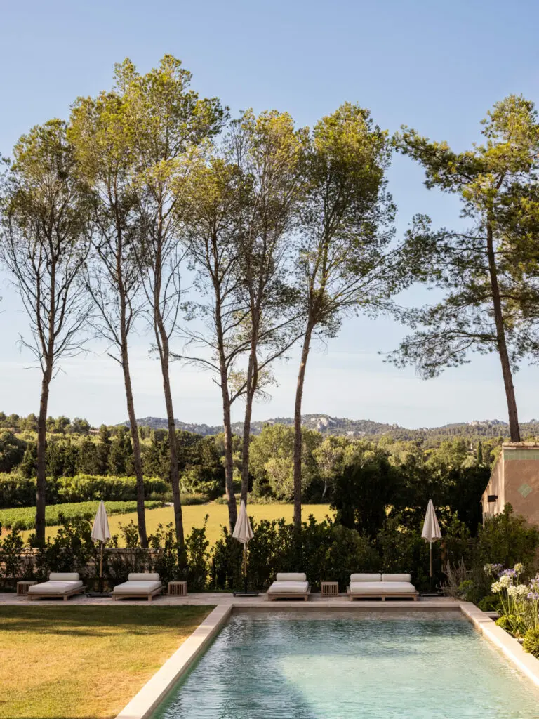 Mas Paraiso: la rénovation de mas dans Les Alpilles par BOSC Architectes