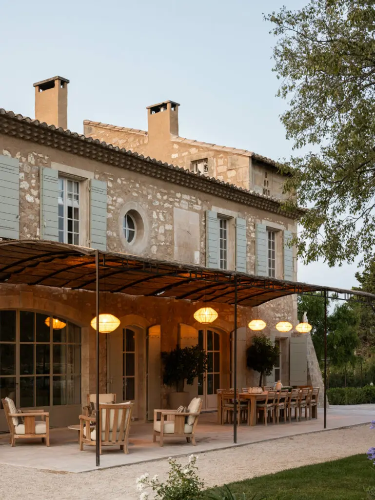 Mas Paraiso: la rénovation de mas dans Les Alpilles par BOSC Architectes