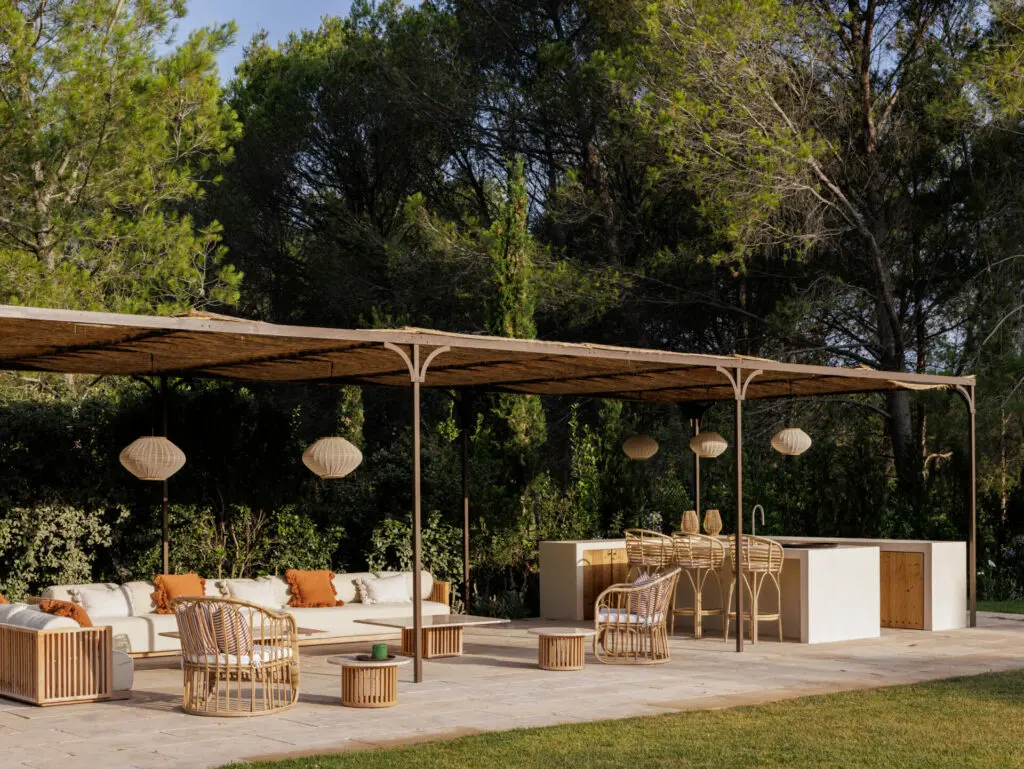 Mas Paraiso: la rénovation de mas dans Les Alpilles par BOSC Architectes